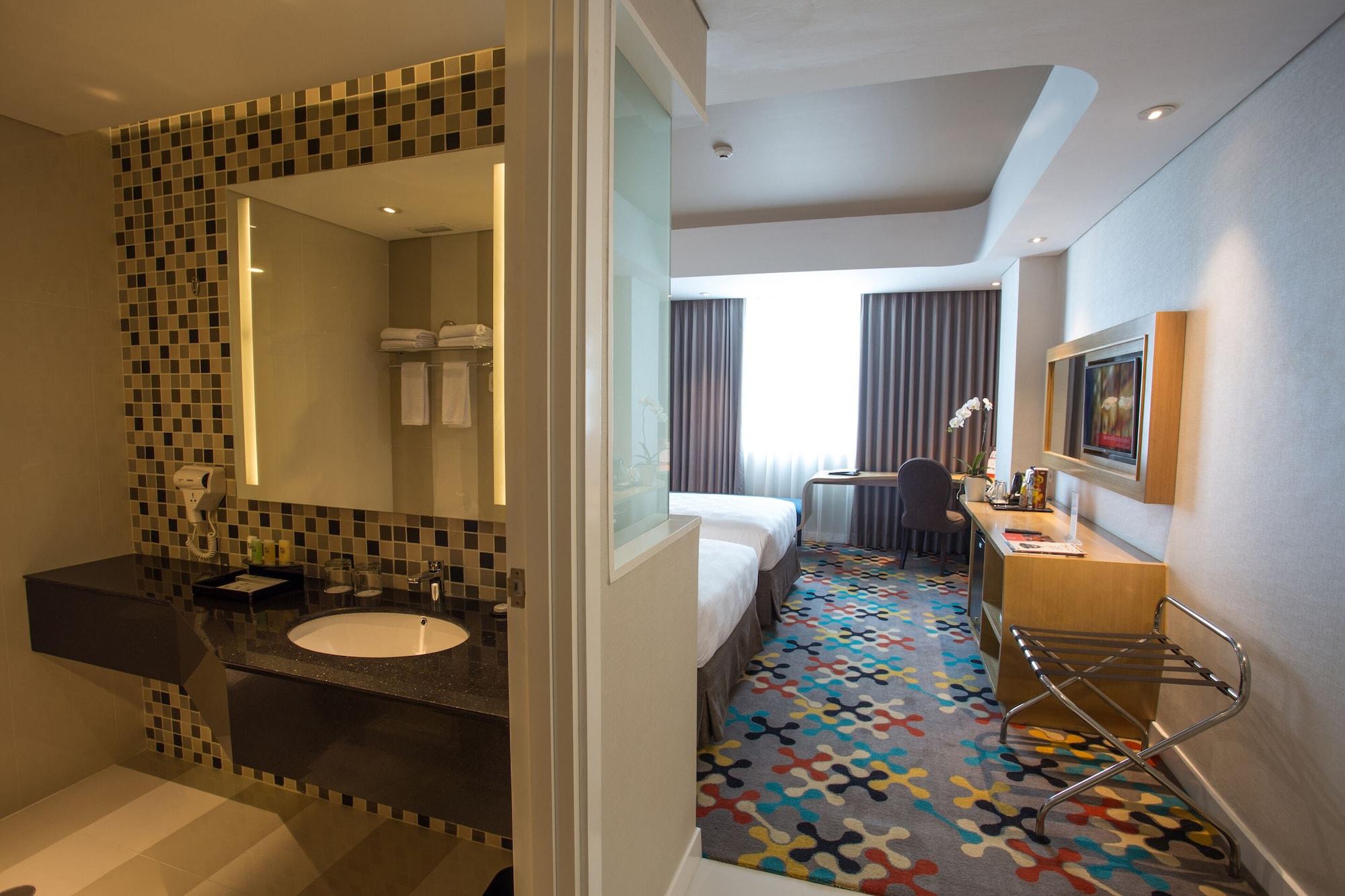 Hotel Ciputra Cibubur Managed By Swiss-Belhotel International Exterior foto