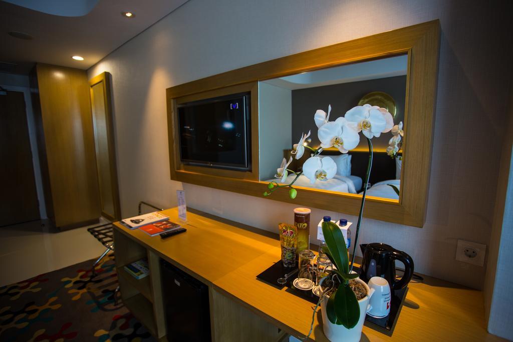 Hotel Ciputra Cibubur Managed By Swiss-Belhotel International Exterior foto